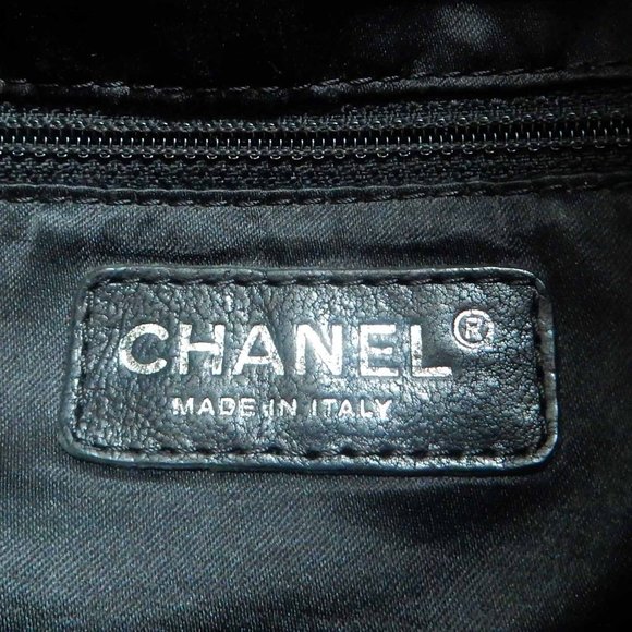 Chanel Black Skin Leather Bag - Picture 11 of 16